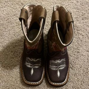 Girls cowboys boots, never worn. Mexico made boots.